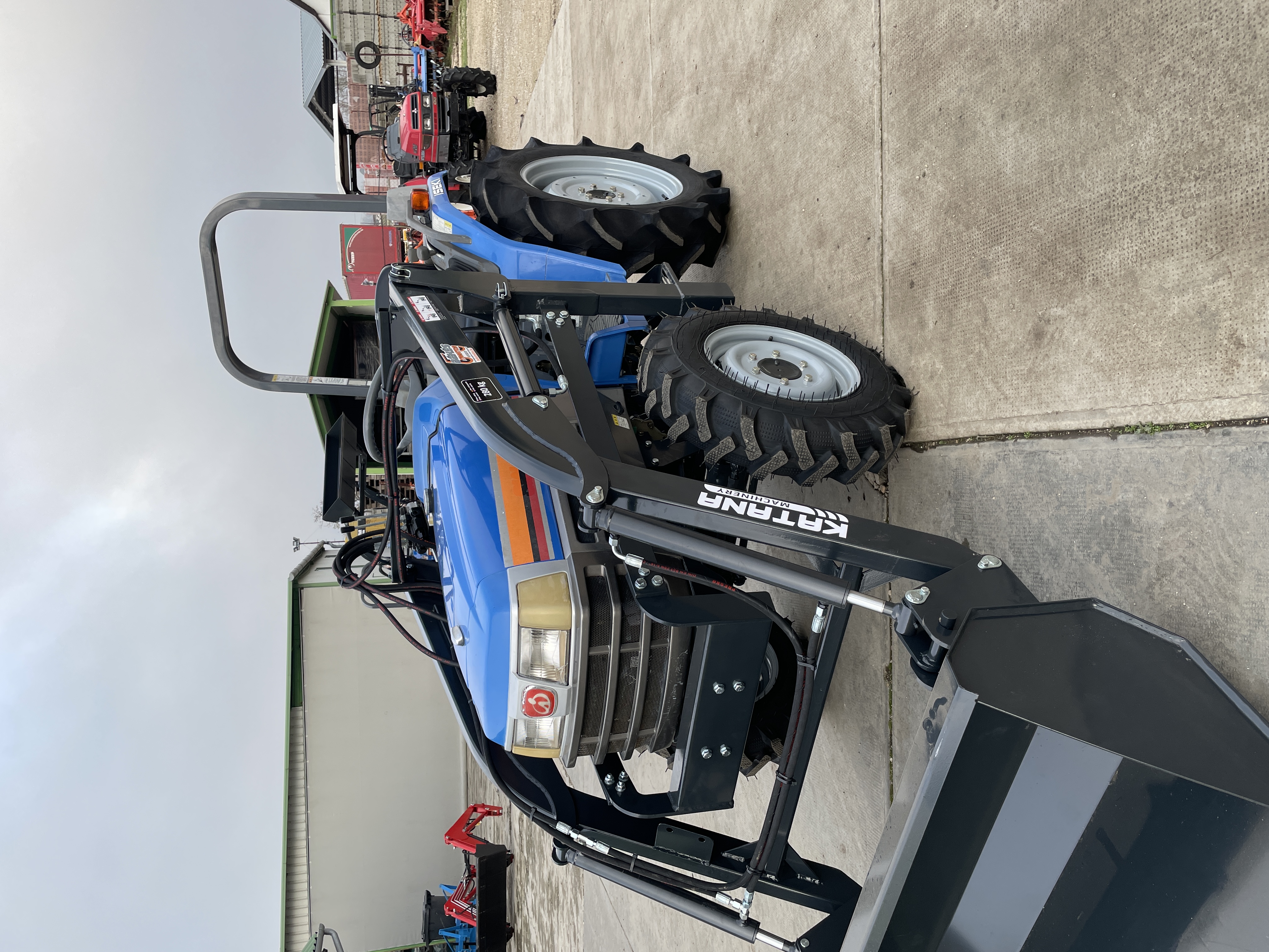 Iseki TF223F rakodós traktor (1)