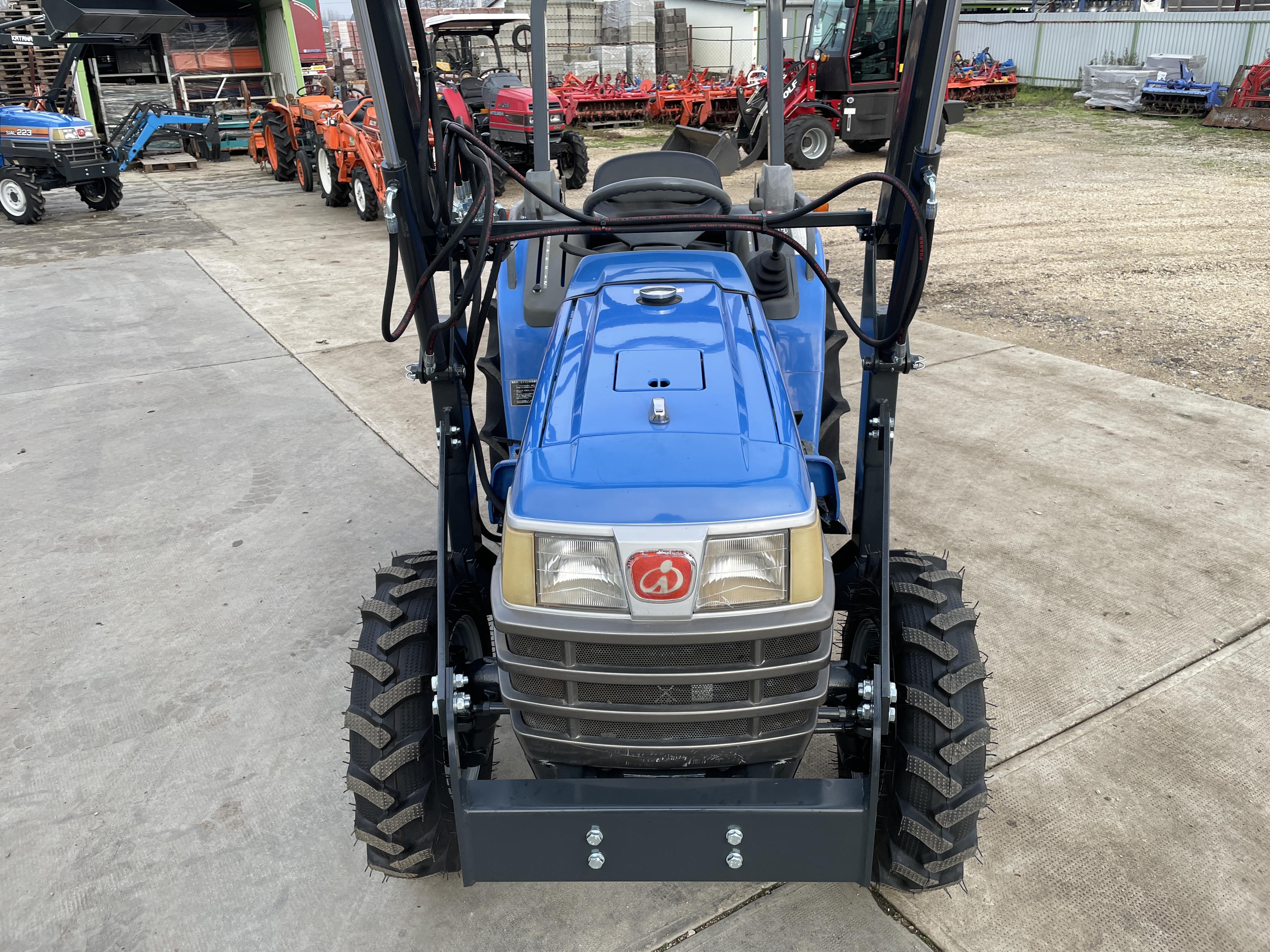 Iseki TF223F rakodós traktor (1) kép 4