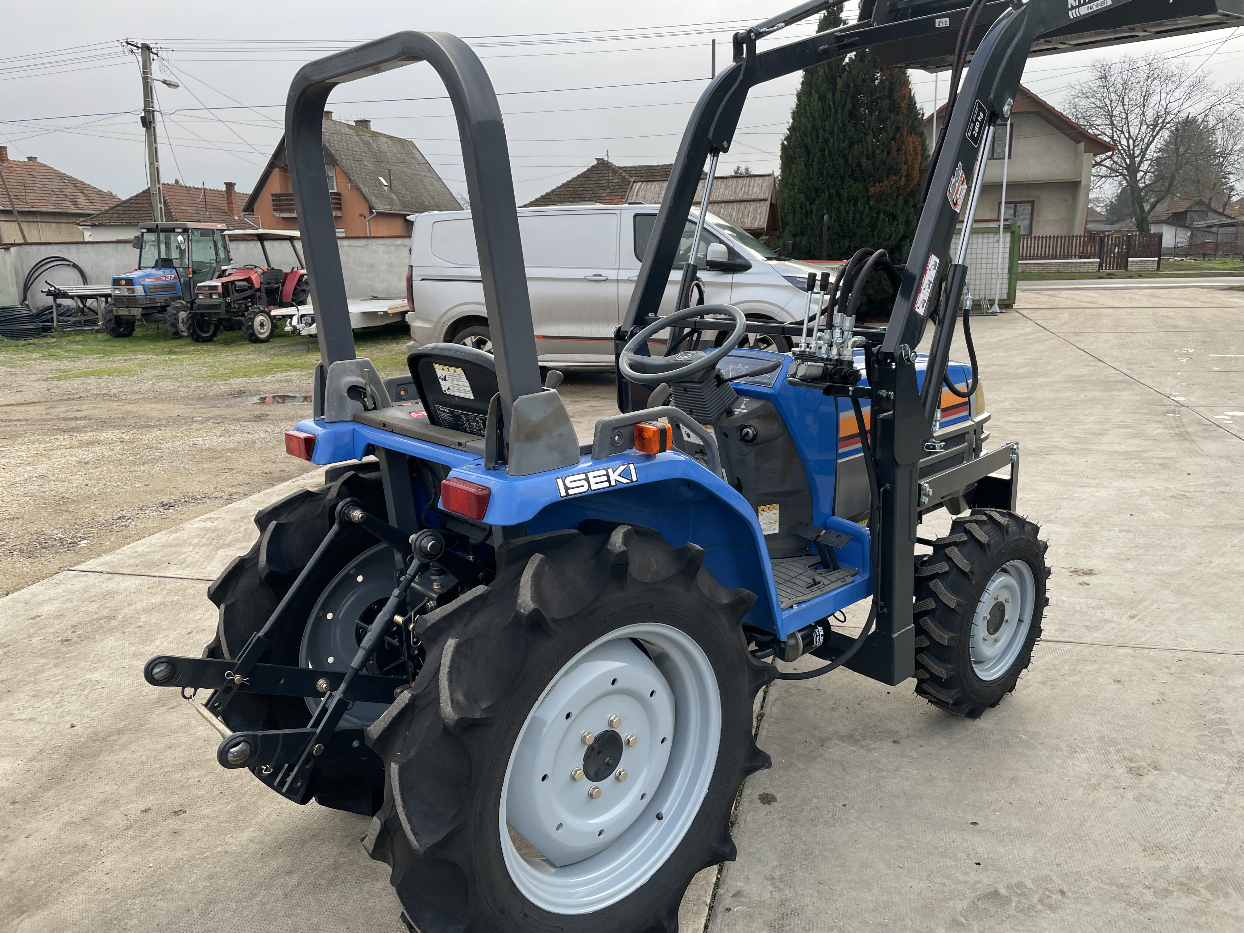 Iseki TF223F rakodós traktor (1) kép 7