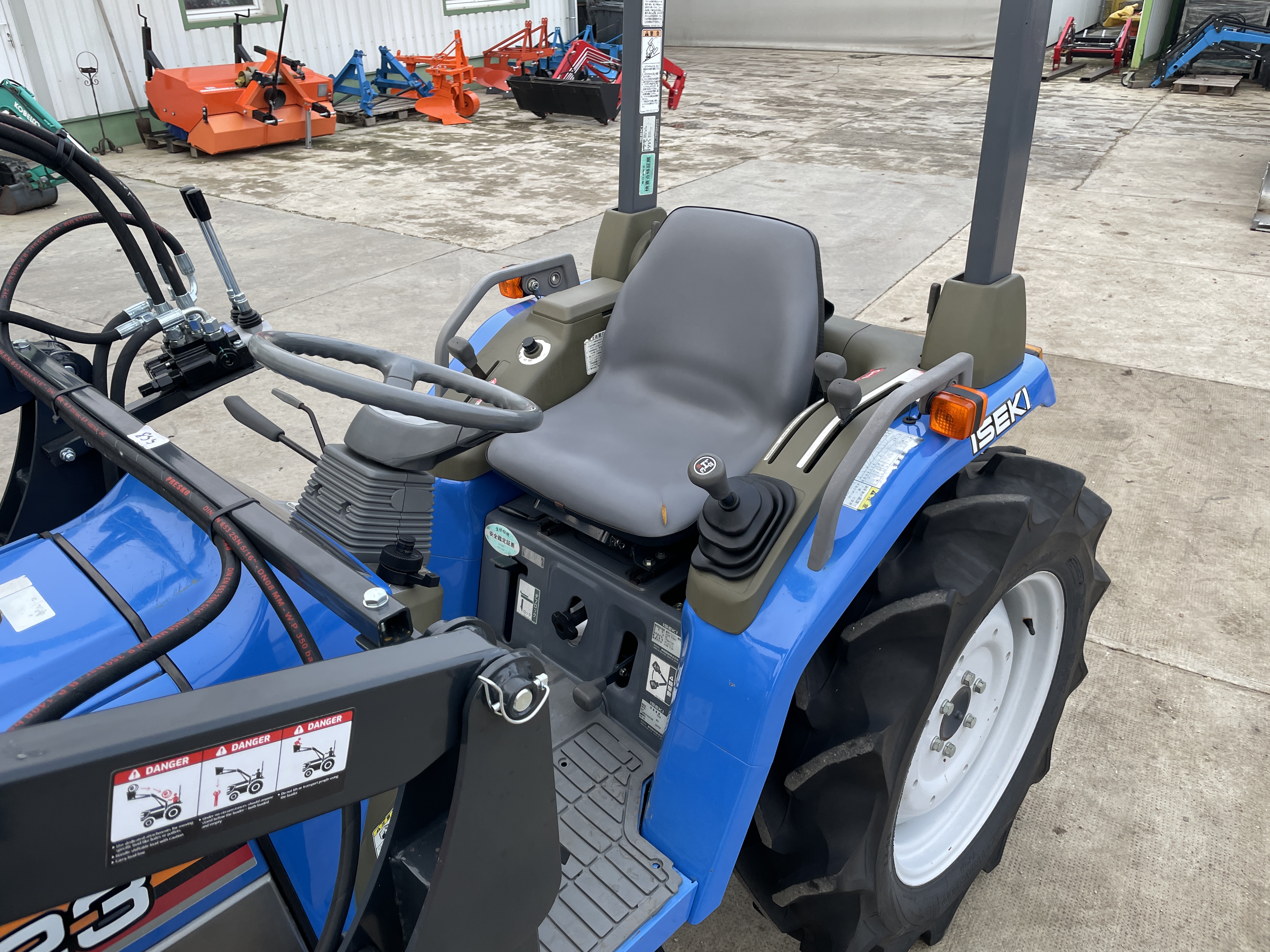 Iseki TF223F Rakodós traktor (2) kép 21