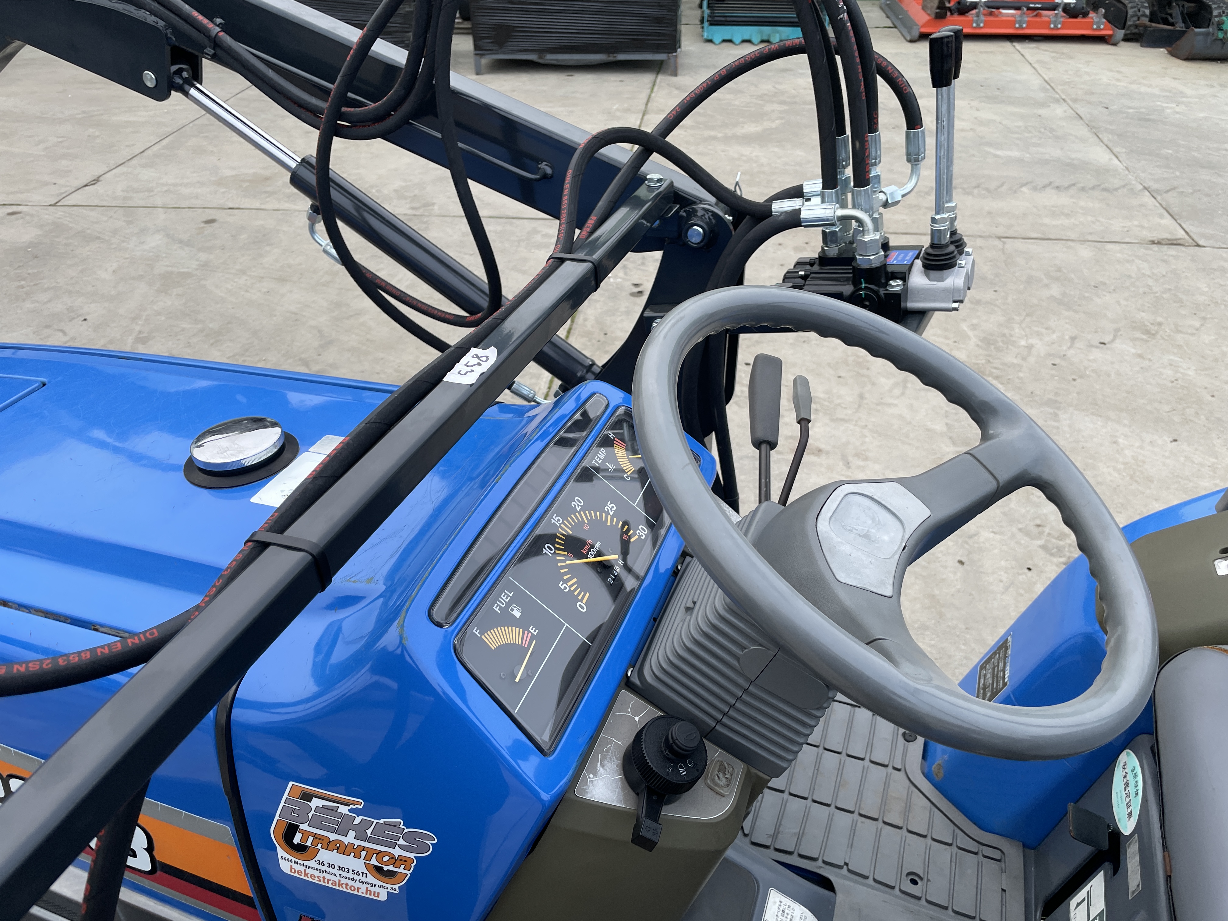 Iseki TF223F Rakodós traktor (2) kép 23