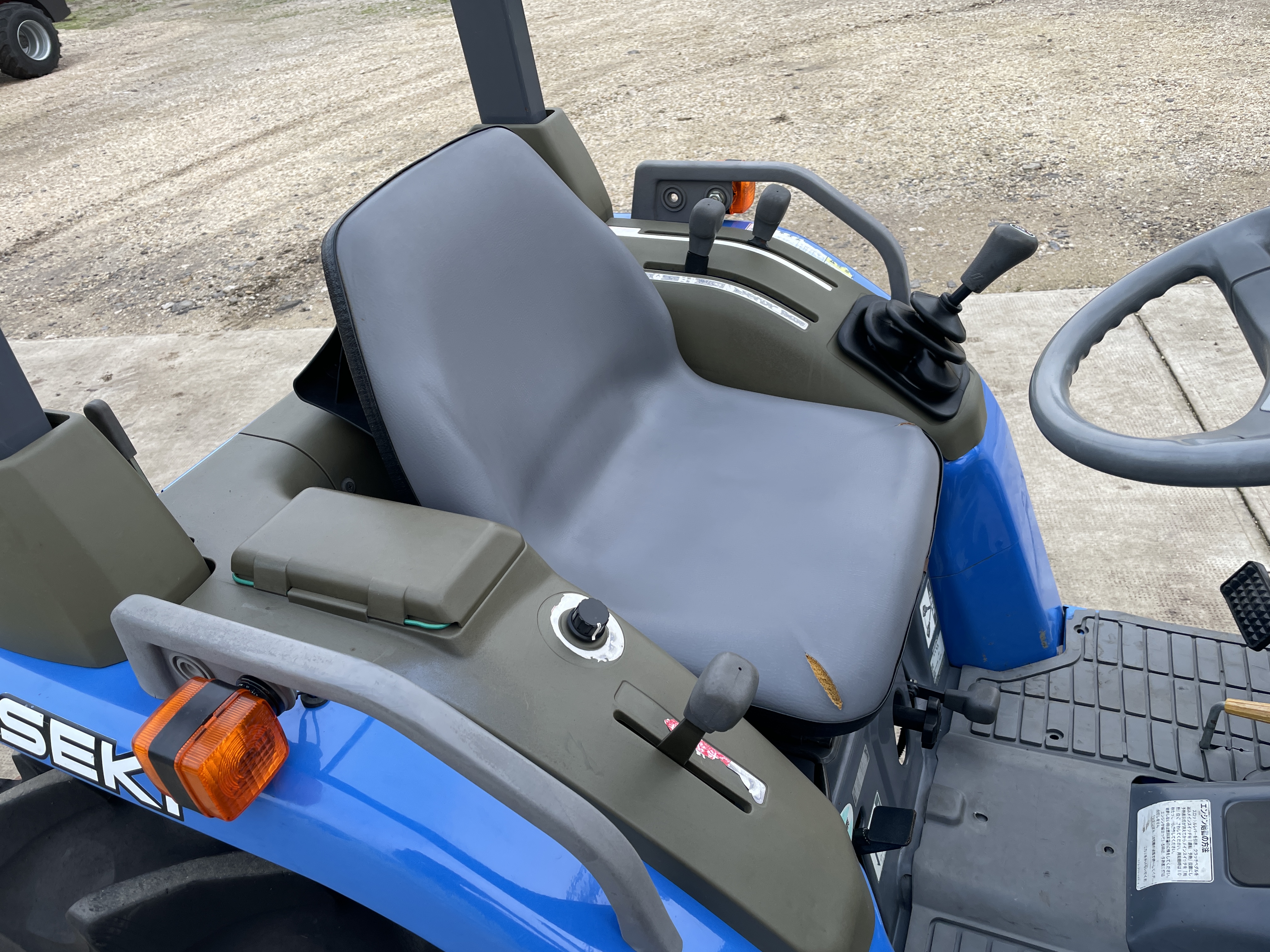Iseki TF223F Rakodós traktor (2) kép 11