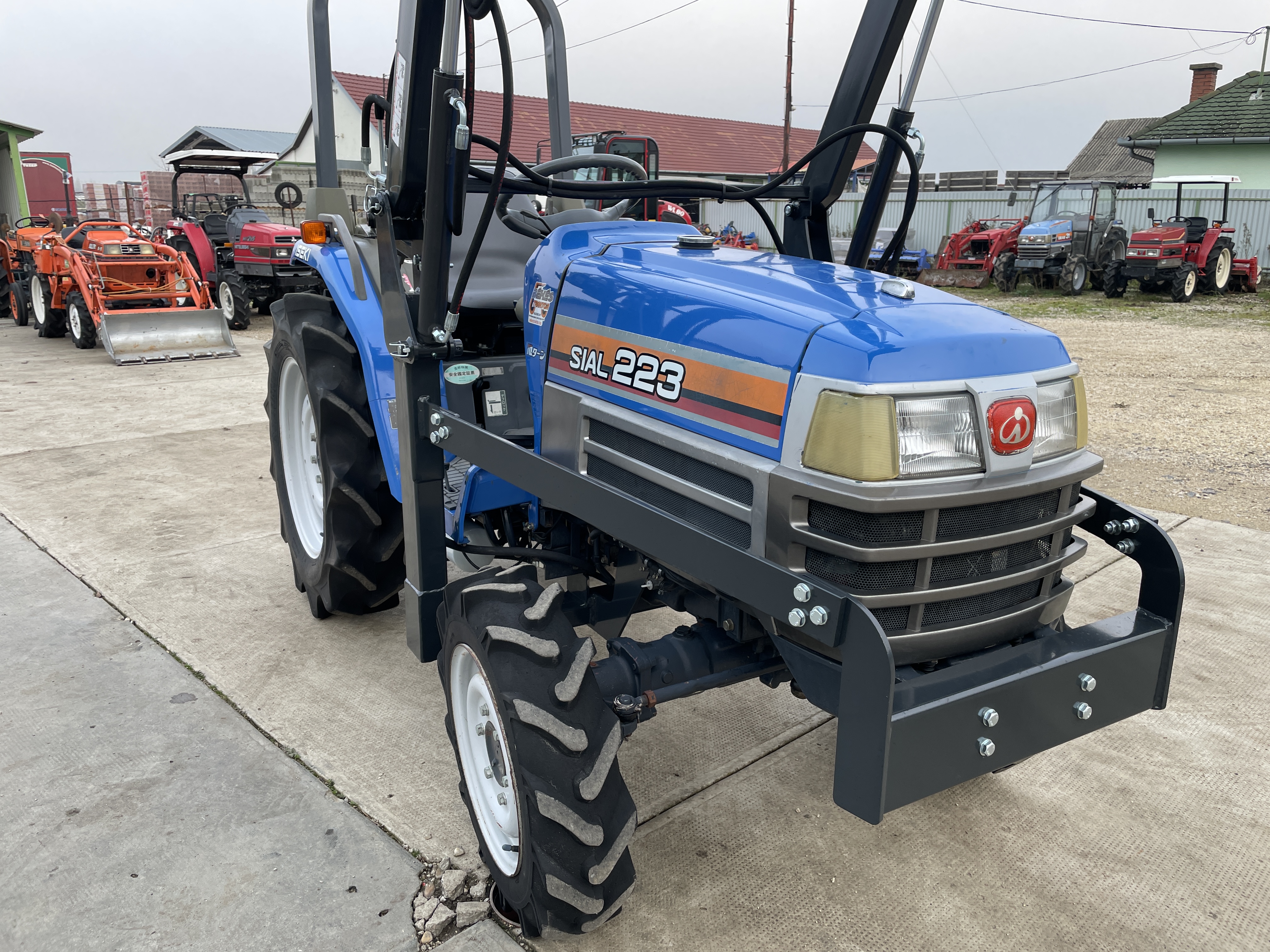 Iseki TF223F Rakodós traktor (2) kép 5