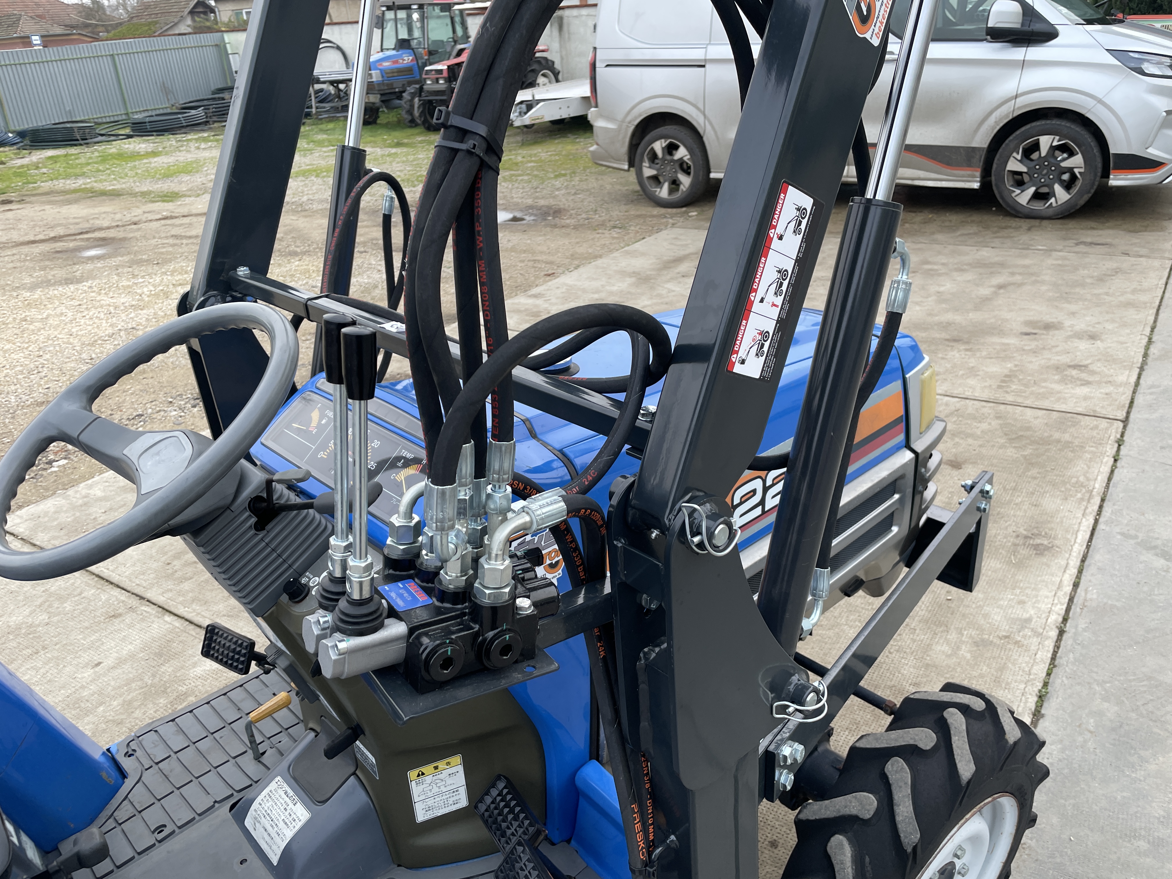 Iseki TF223F Rakodós traktor (2) kép 10