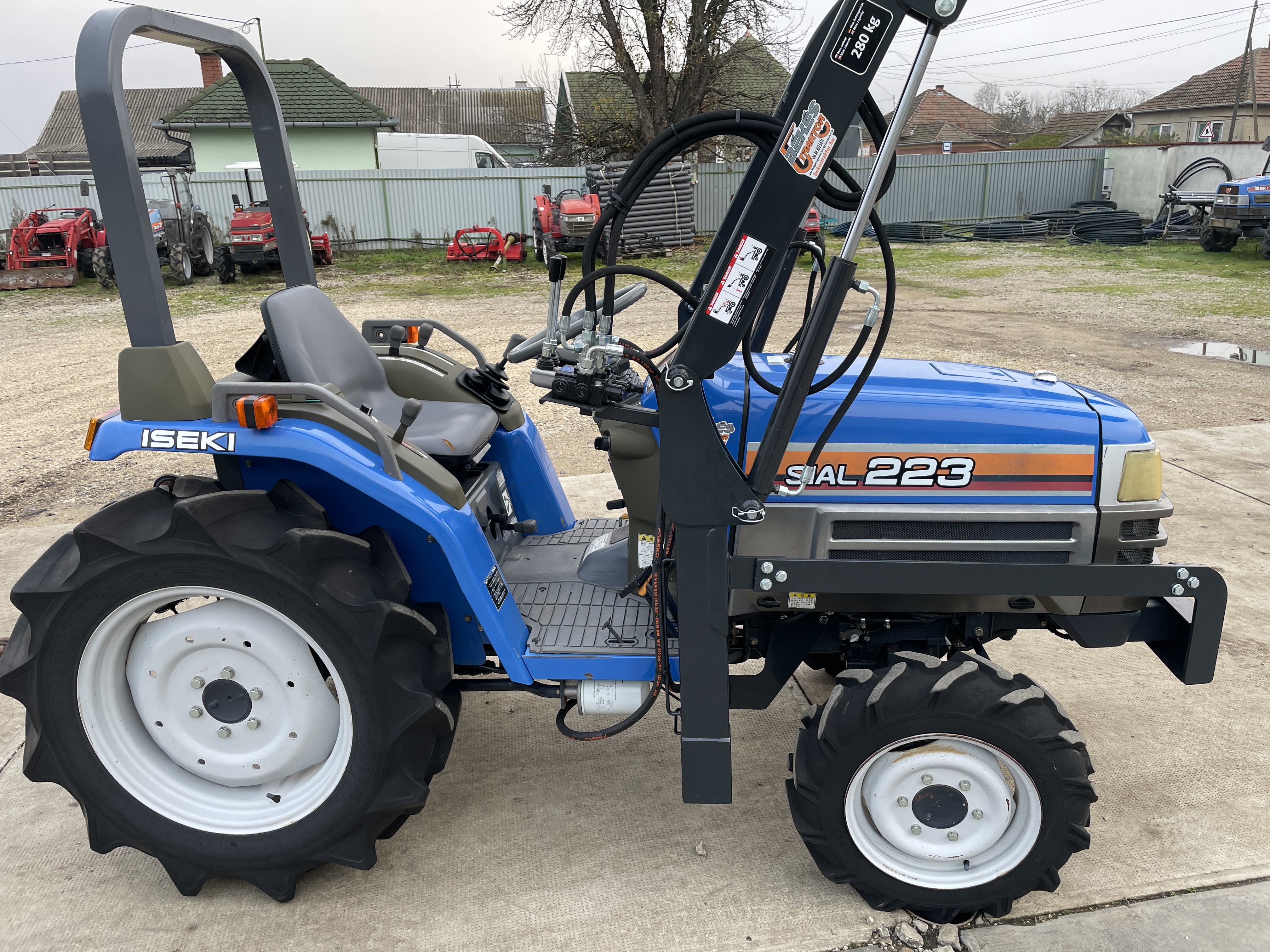 Iseki TF223F Rakodós traktor (2) kép 4