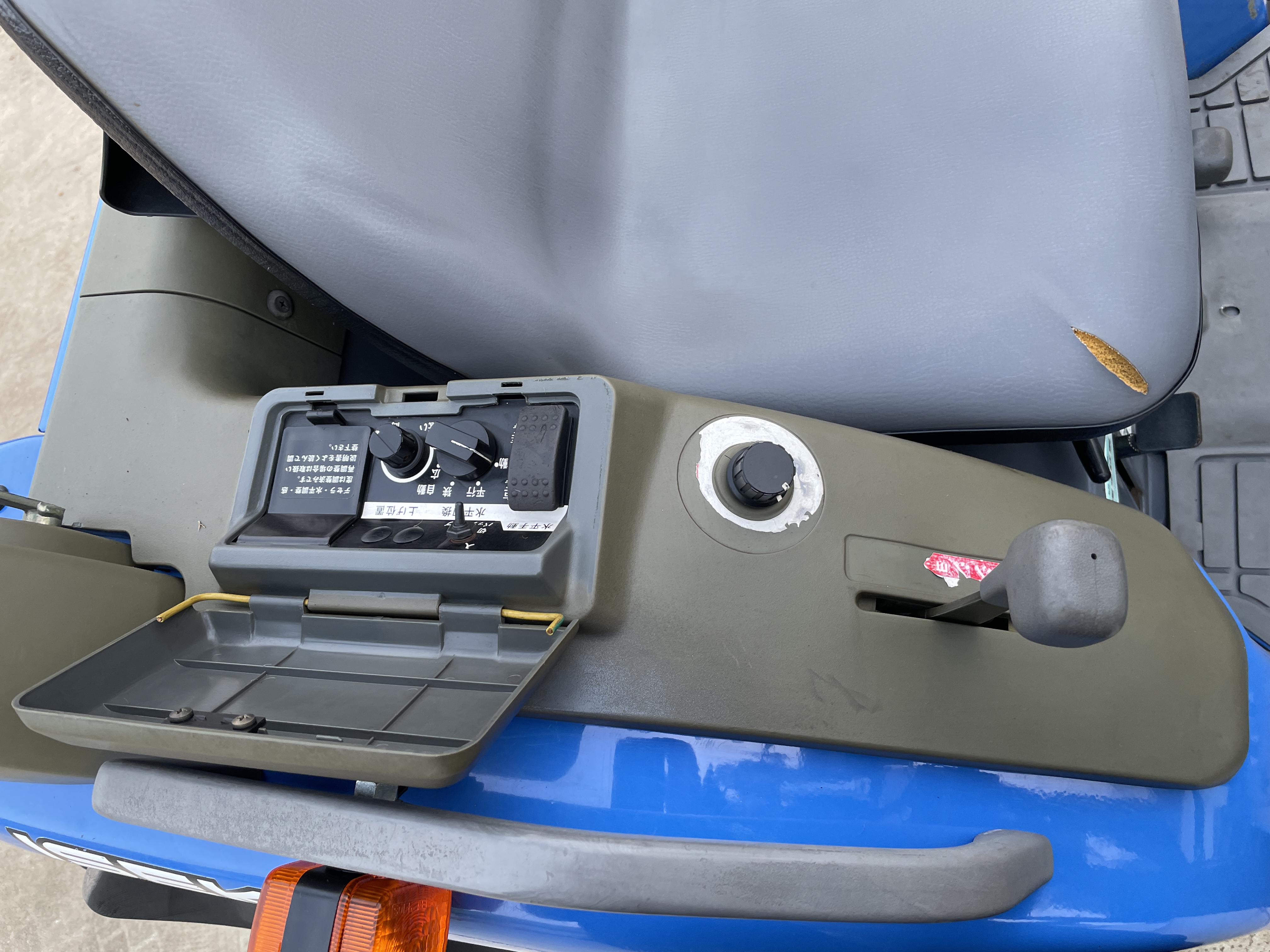 Iseki TF223F Rakodós traktor (2) kép 14