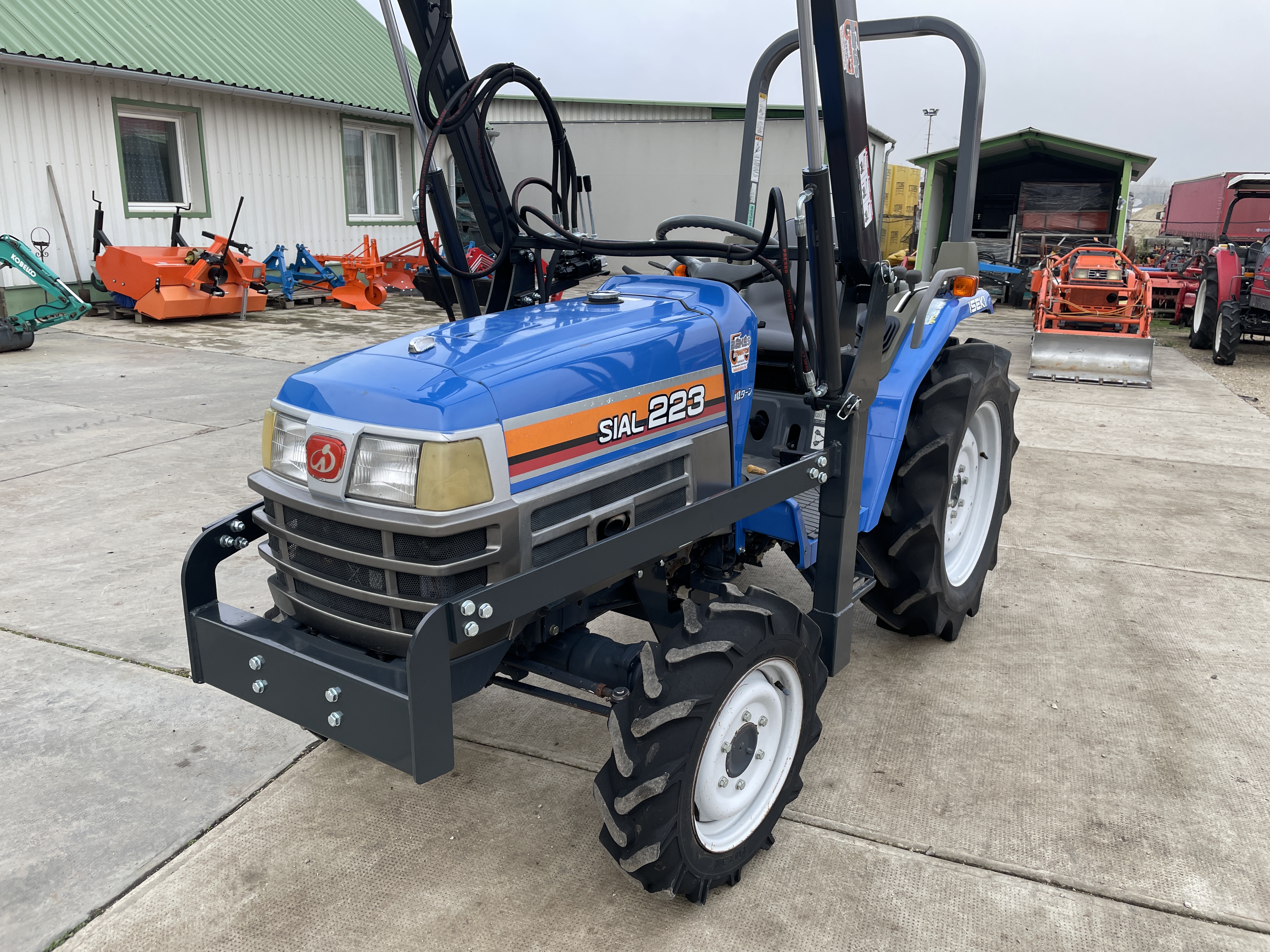 Iseki TF223F Rakodós traktor (2) kép 6