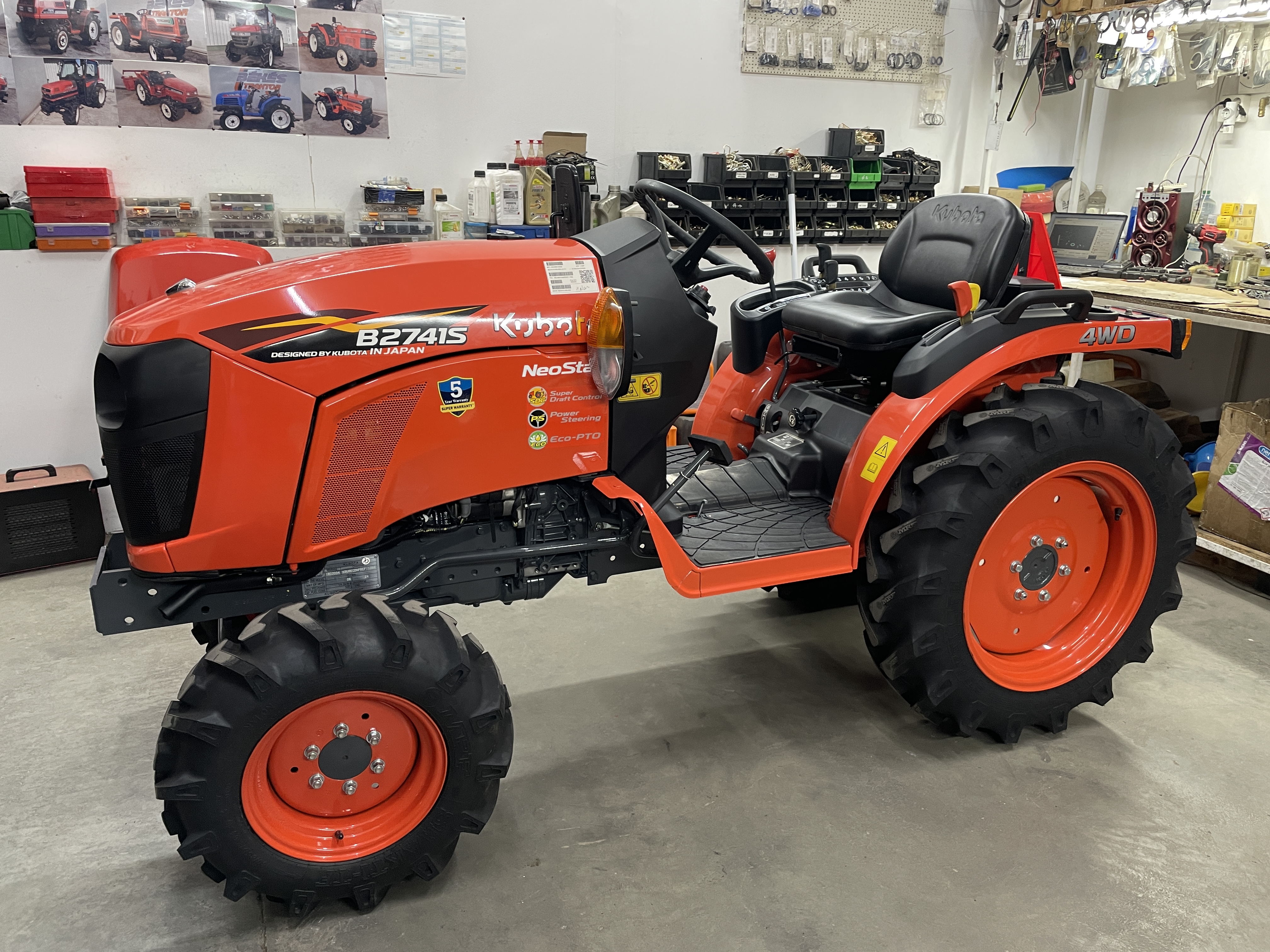 Kubota B2741S