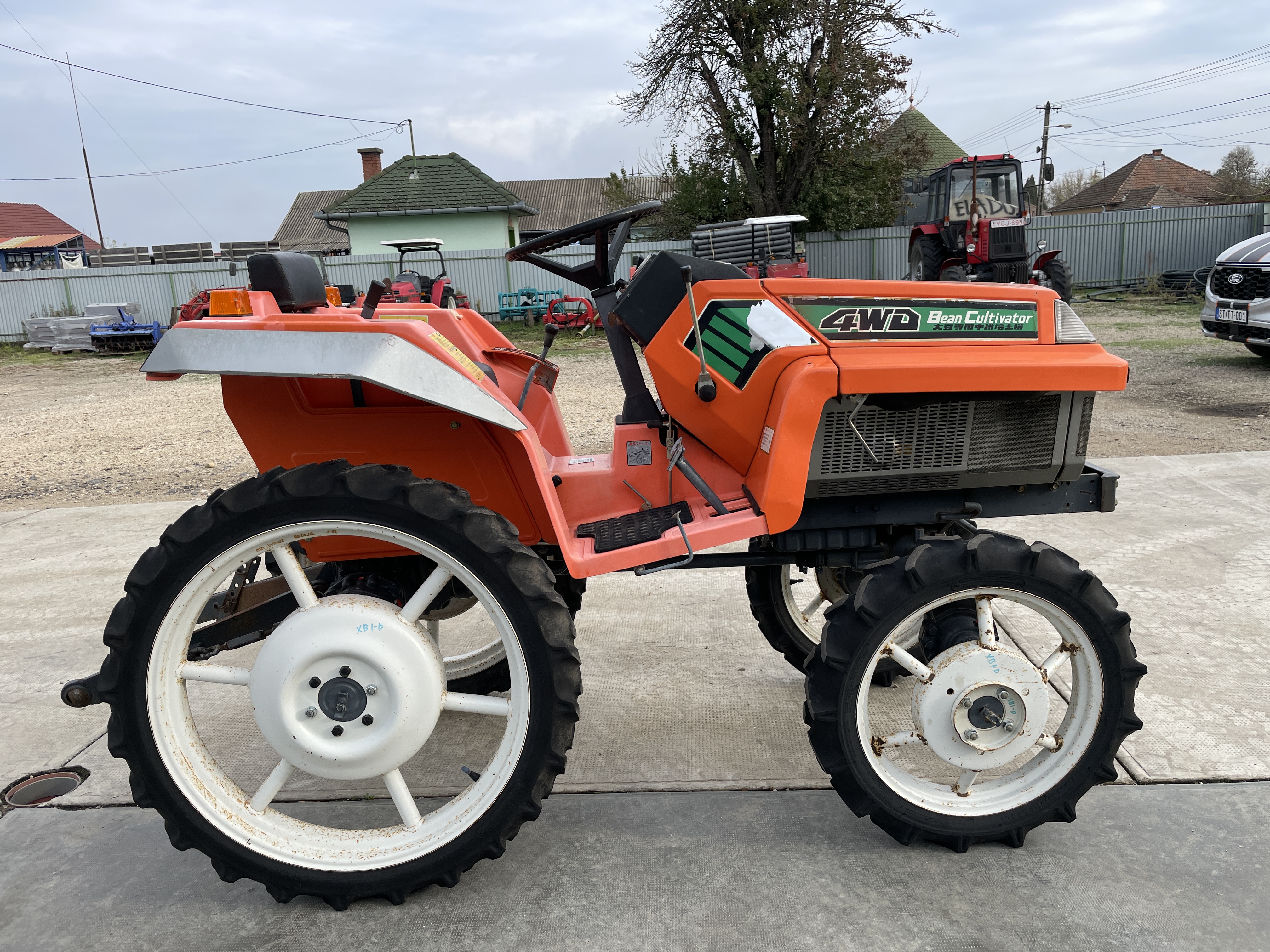 Kubota XB1D magasított művelő traktor kép 5