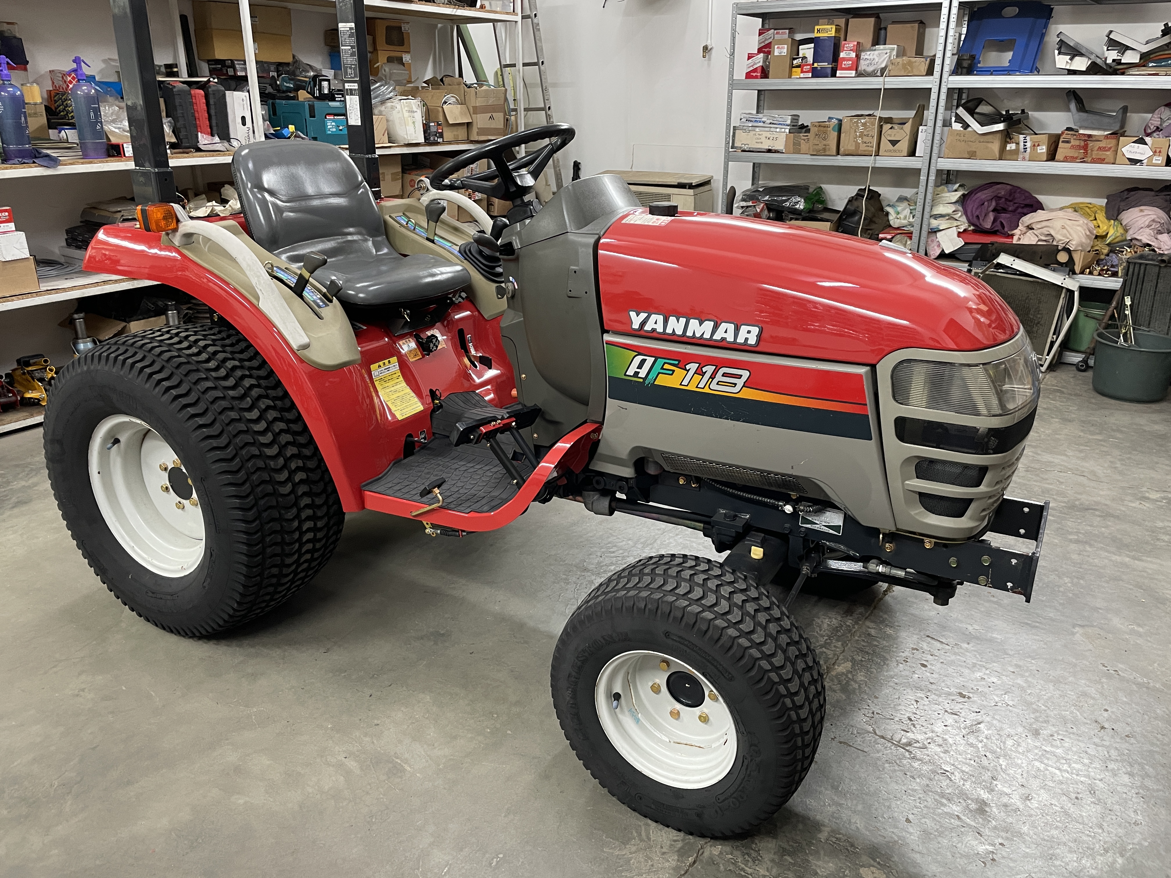 Yanmar AF118 Fű gumival