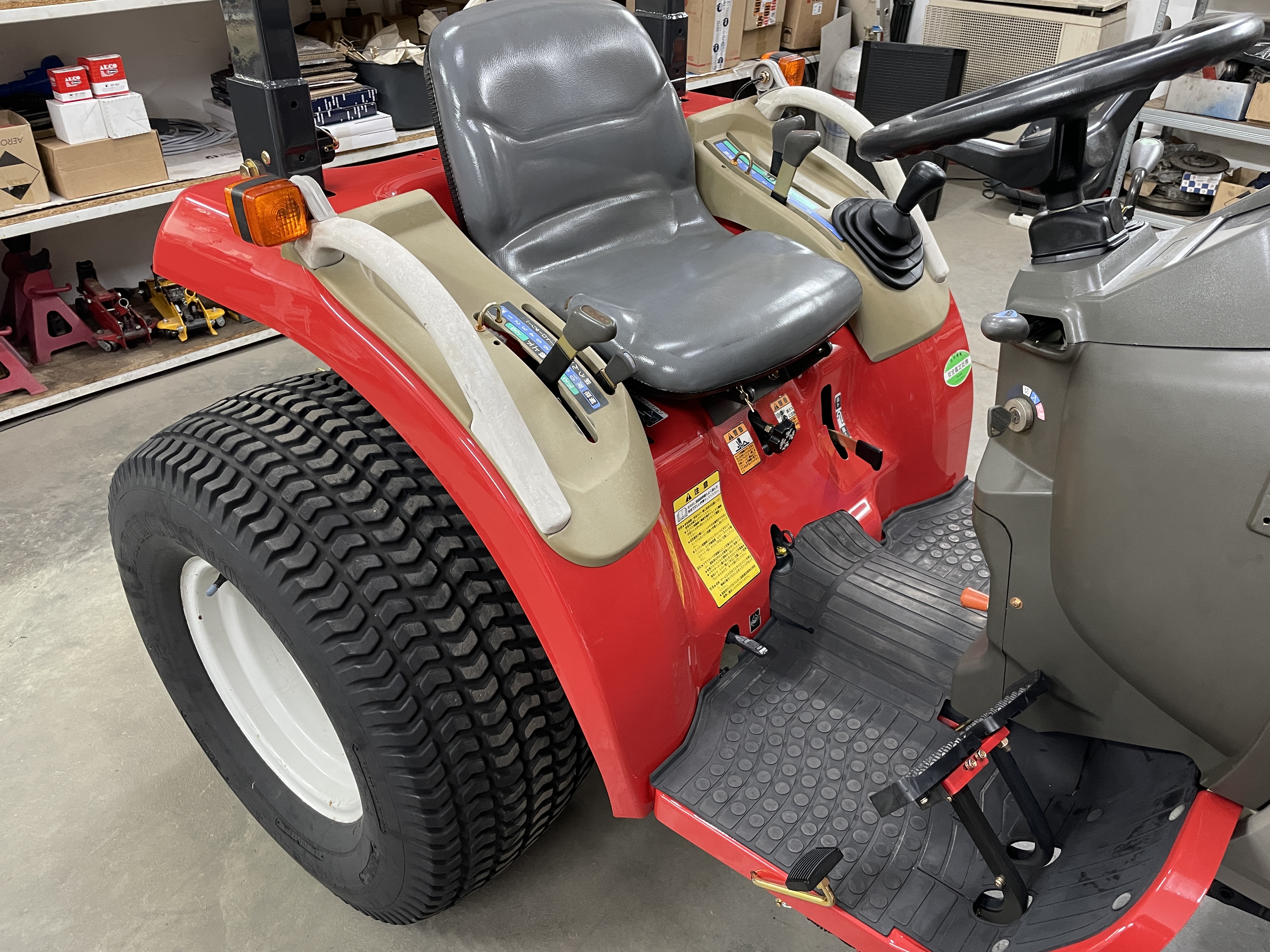 Yanmar AF118 Fű gumival kép 9