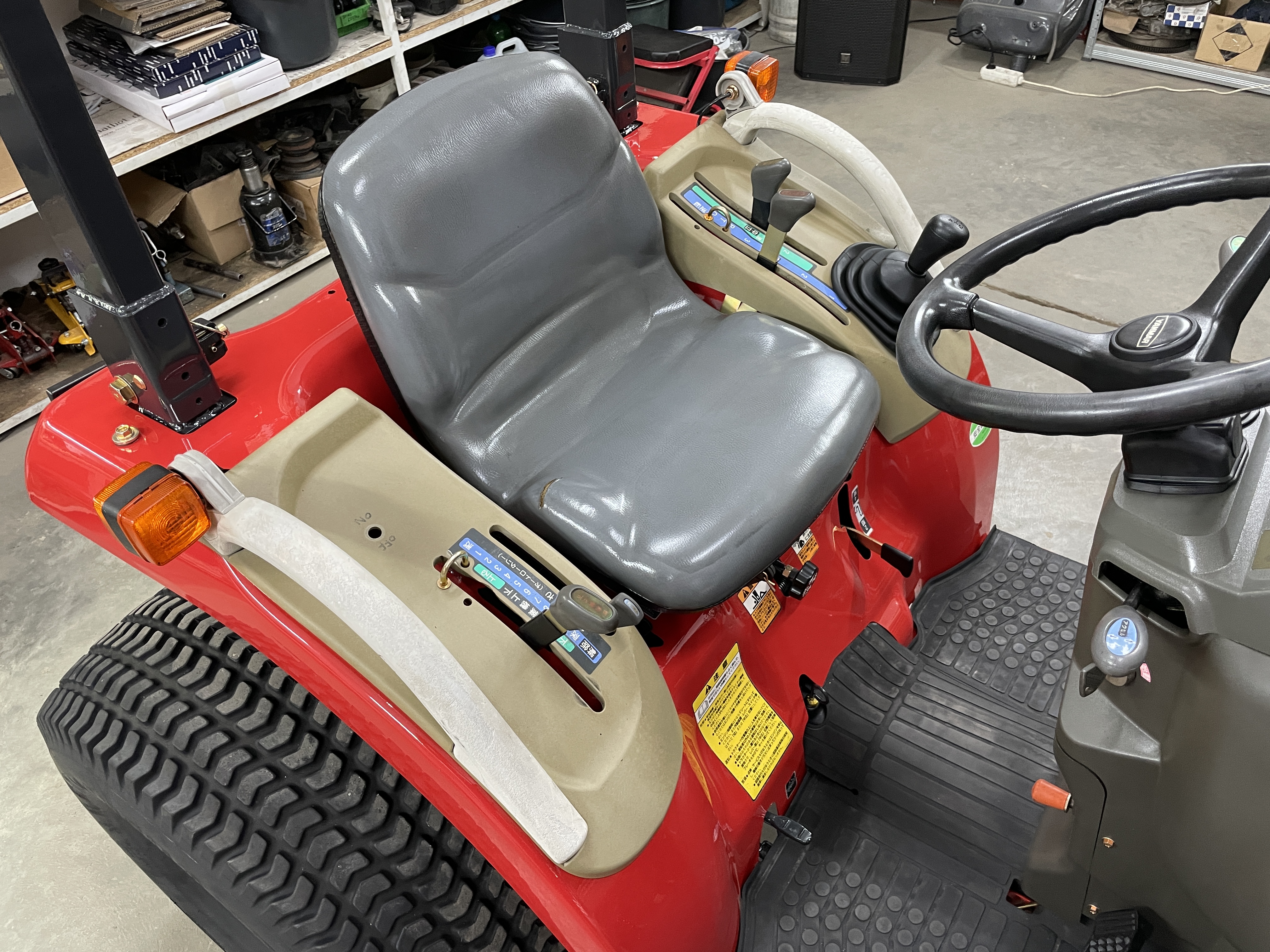 Yanmar AF118 Fű gumival kép 11