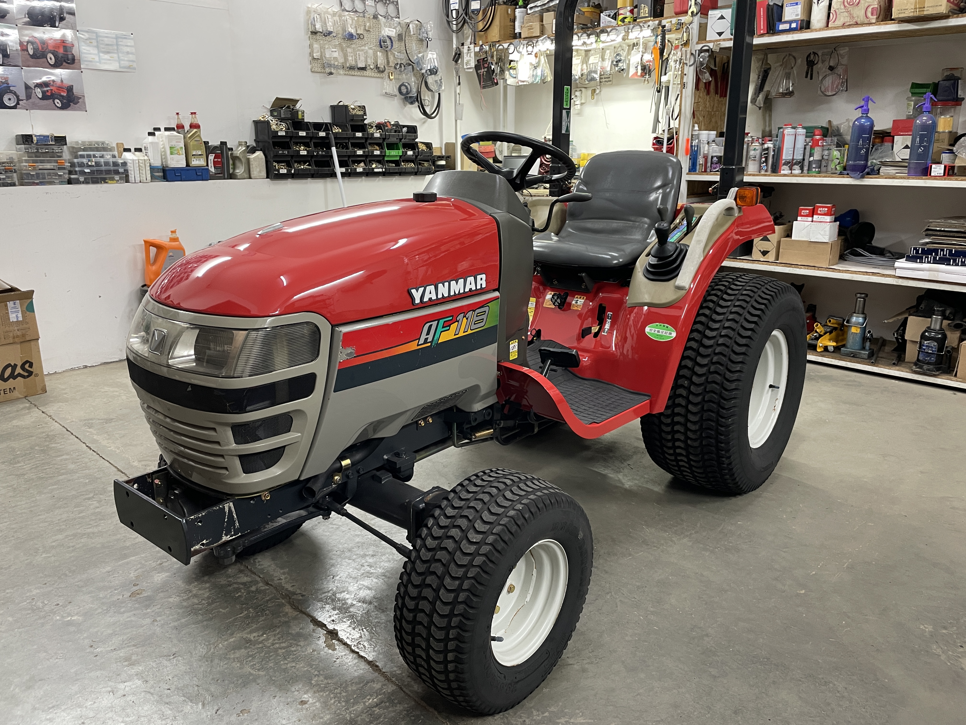 Yanmar AF118 Fű gumival kép 4