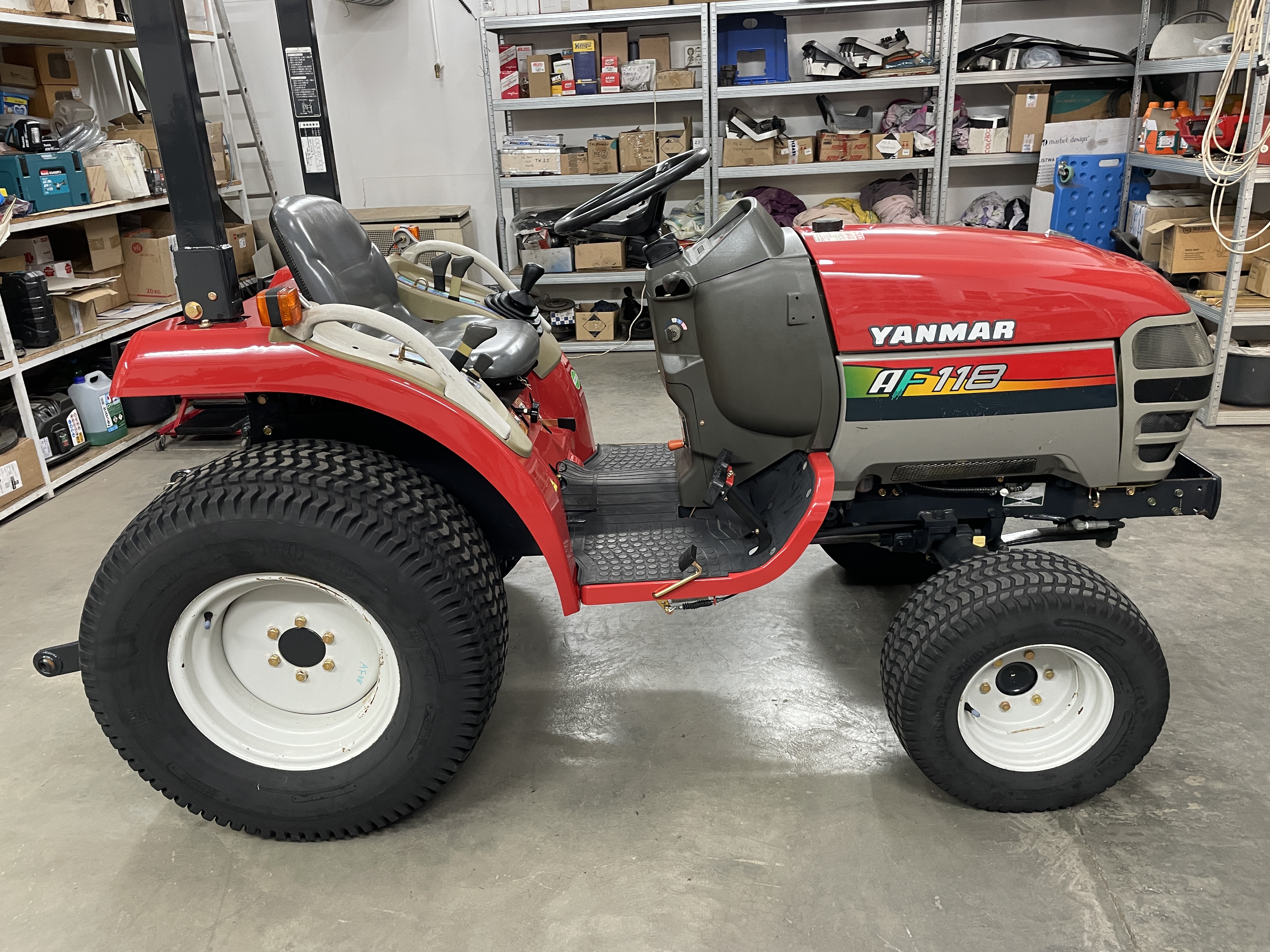 Yanmar AF118 Fű gumival kép 8