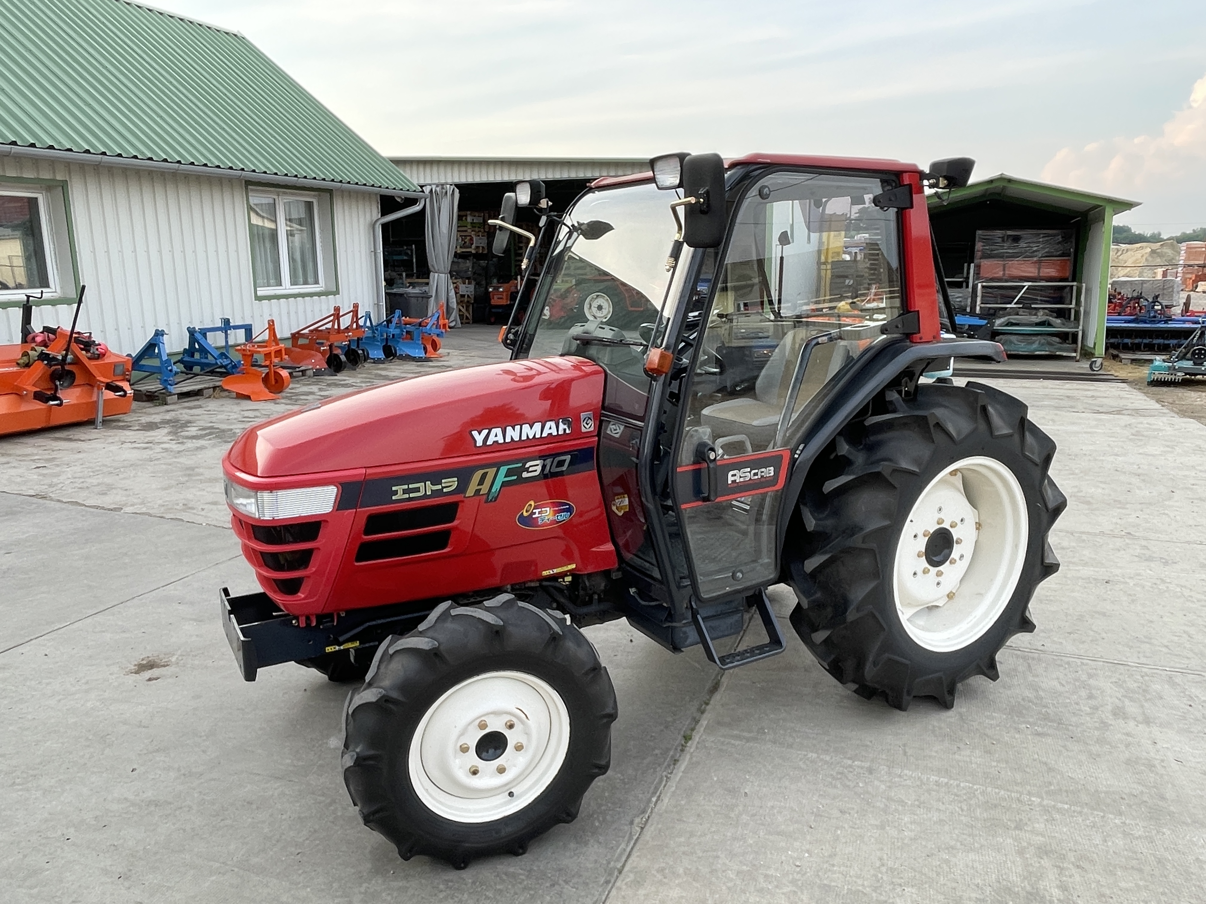 Yanmar AF310 Fülkés traktor