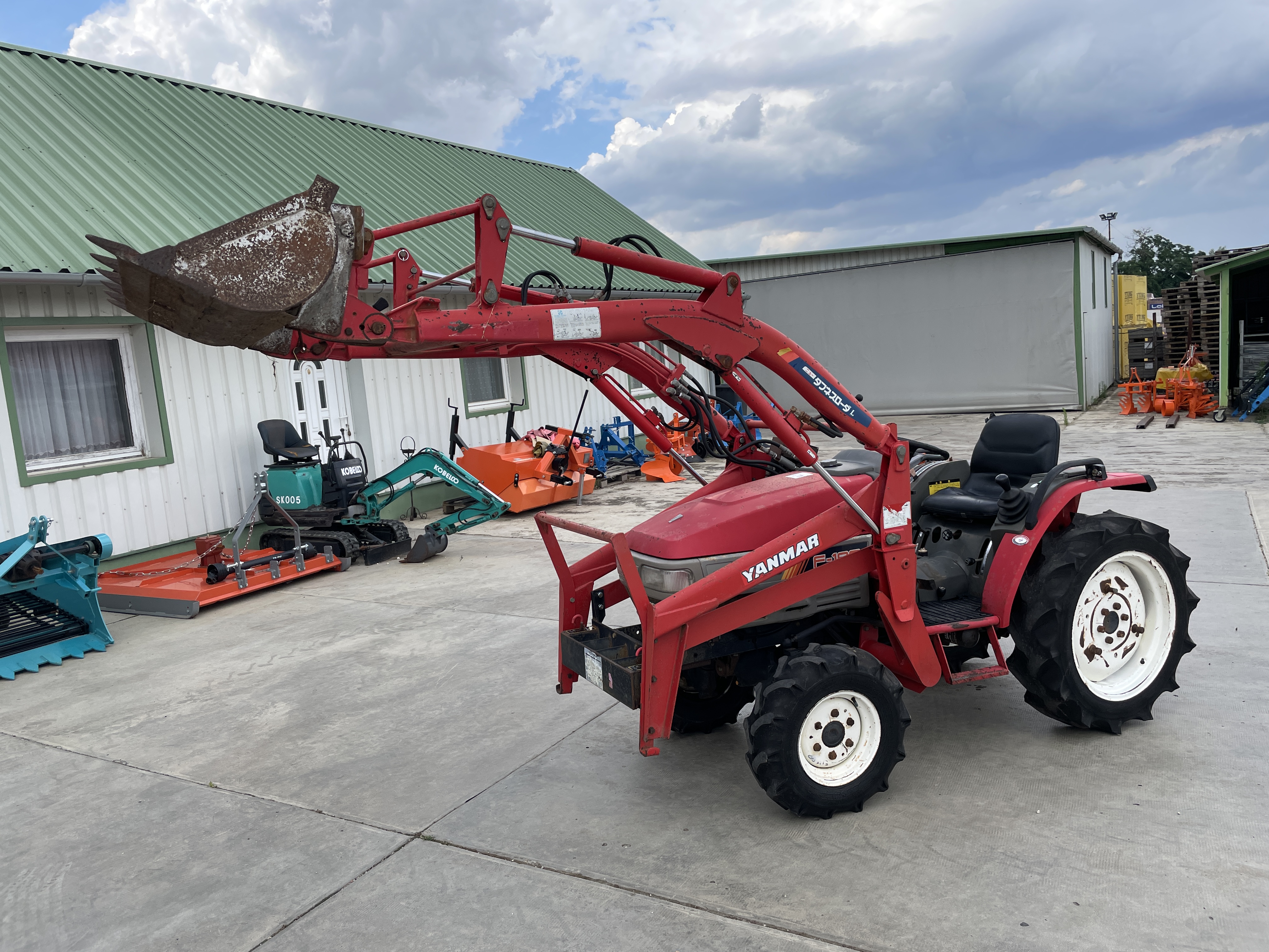 Yanmar F-180 Rakodós traktor