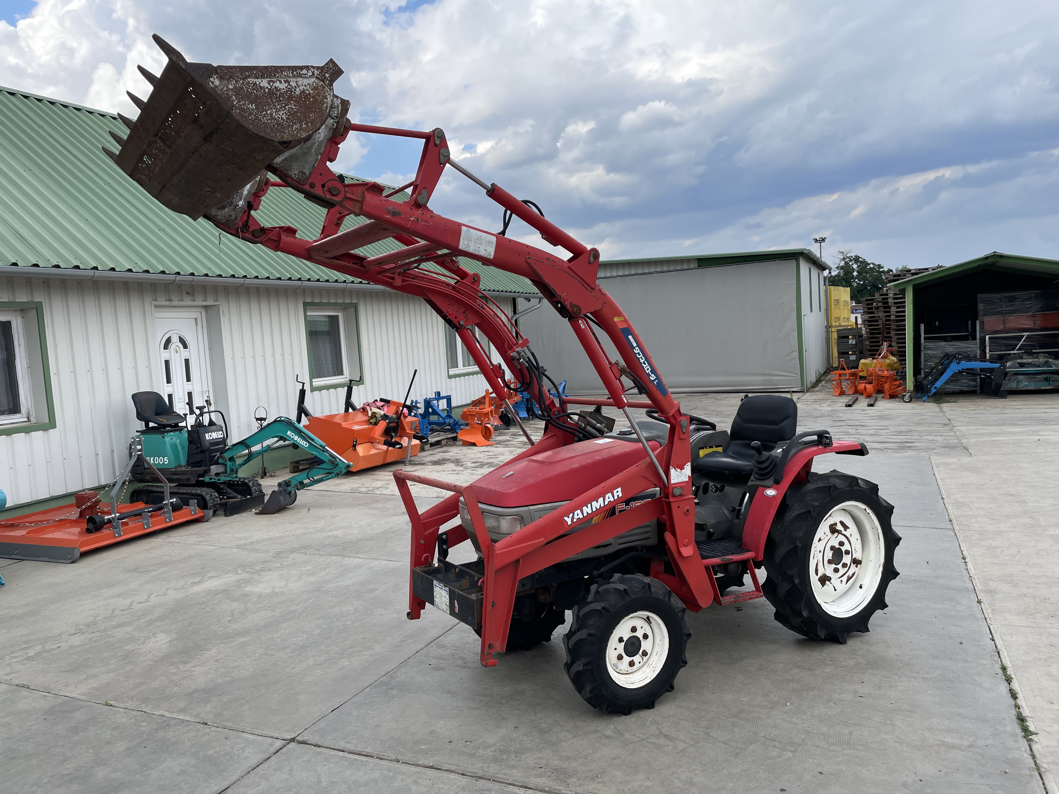 Yanmar F-180 Rakodós traktor kép 8